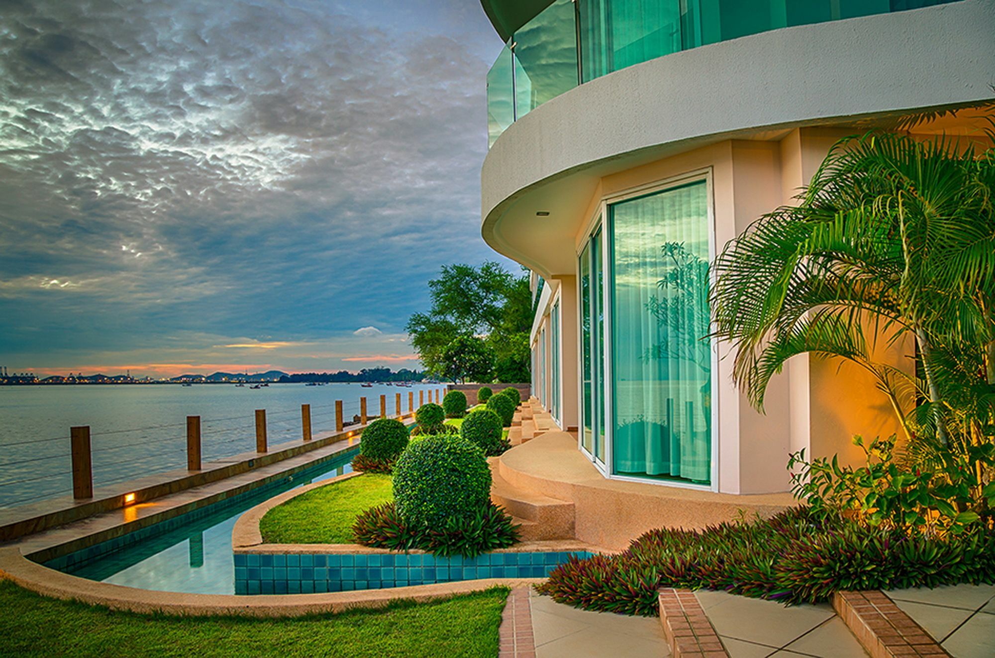 Paradise Ocean View Beach Front Condominium In Pattaya Bang Lamung Exterior foto